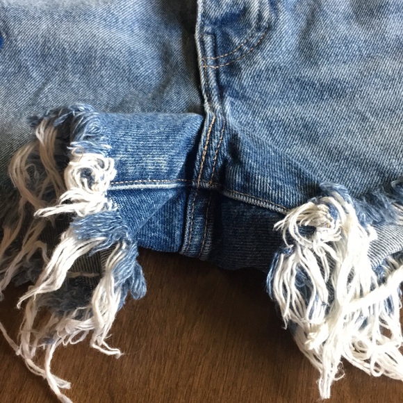 Levi’s Cheeky High-Rise Denim Shorts - Size 31 NWT - Picture 4 of 13